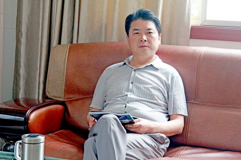 王速有總經(jīng)理思緒慎密，善于管理，與韓董事長配合默契，帶領公司從勝利走向勝利。